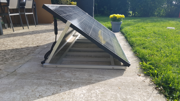 Vue de profil du tablier solaire autonome